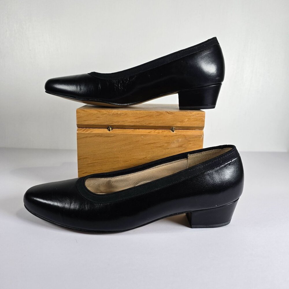 Vintage Johansen Black Leather 1.25" Kitten Heels Slip-On 9AA Made In USA - Picture 2 of 11